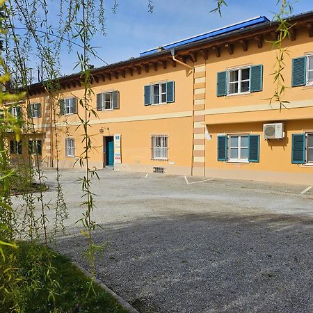 White Flat By Grazrentals With Cool Location & Free Parking Bagian luar foto