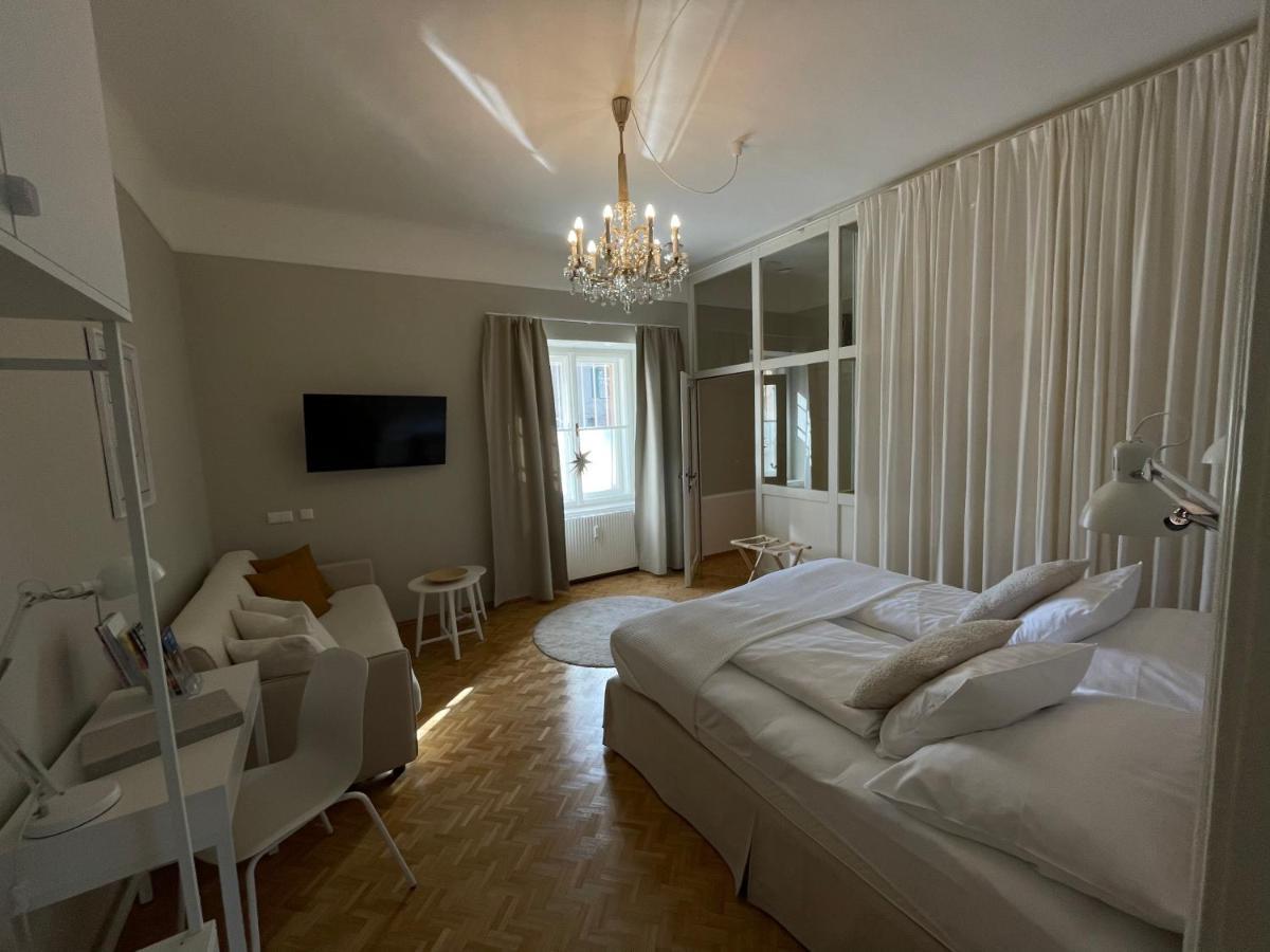White Flat By Grazrentals With Cool Location & Free Parking Bagian luar foto