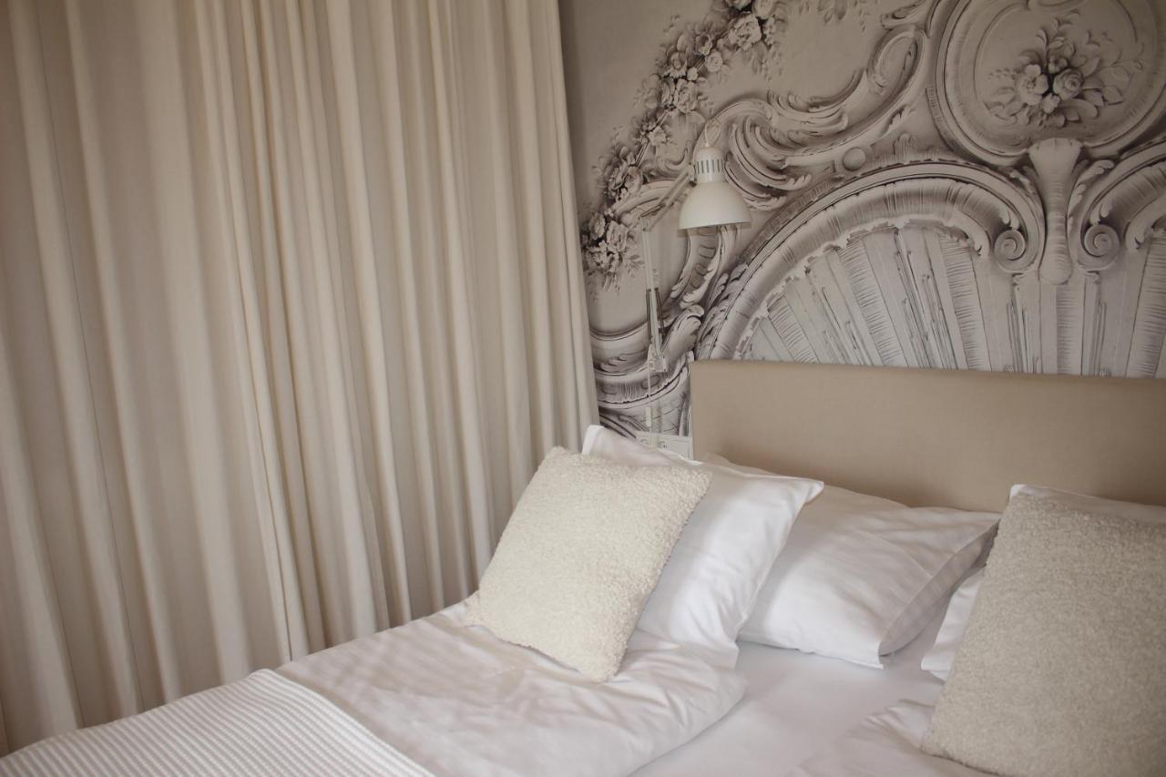 White Flat By Grazrentals With Cool Location & Free Parking Bagian luar foto