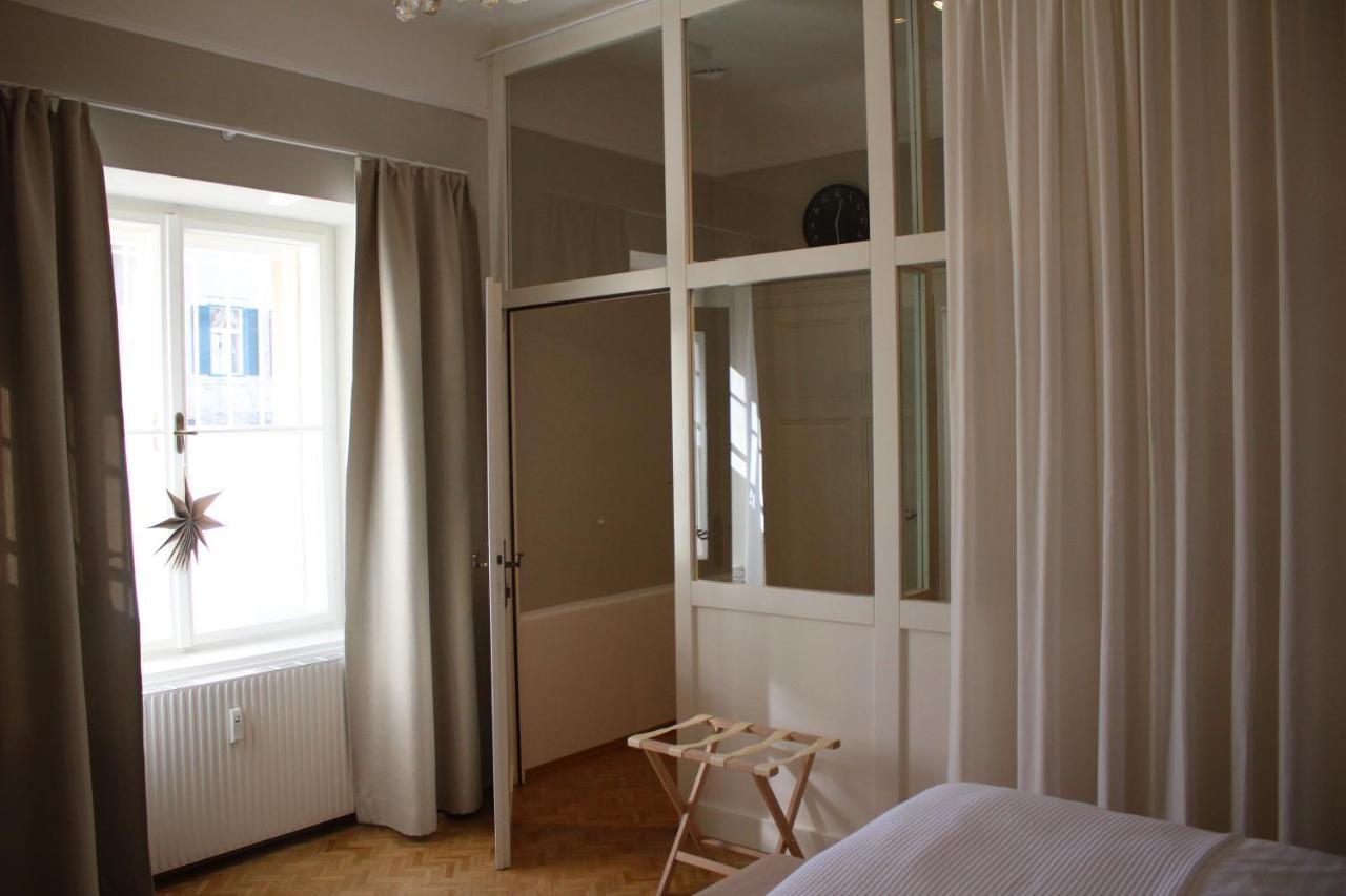 White Flat By Grazrentals With Cool Location & Free Parking Bagian luar foto