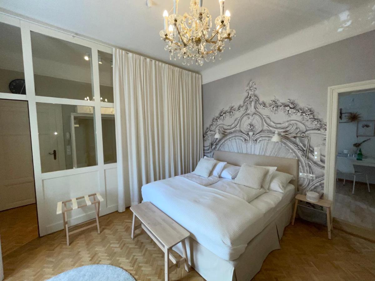 White Flat By Grazrentals With Cool Location & Free Parking Bagian luar foto
