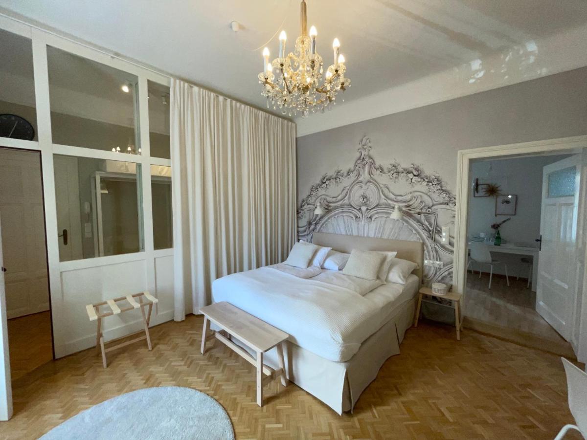 White Flat By Grazrentals With Cool Location & Free Parking Bagian luar foto