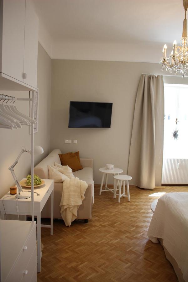 White Flat By Grazrentals With Cool Location & Free Parking Bagian luar foto