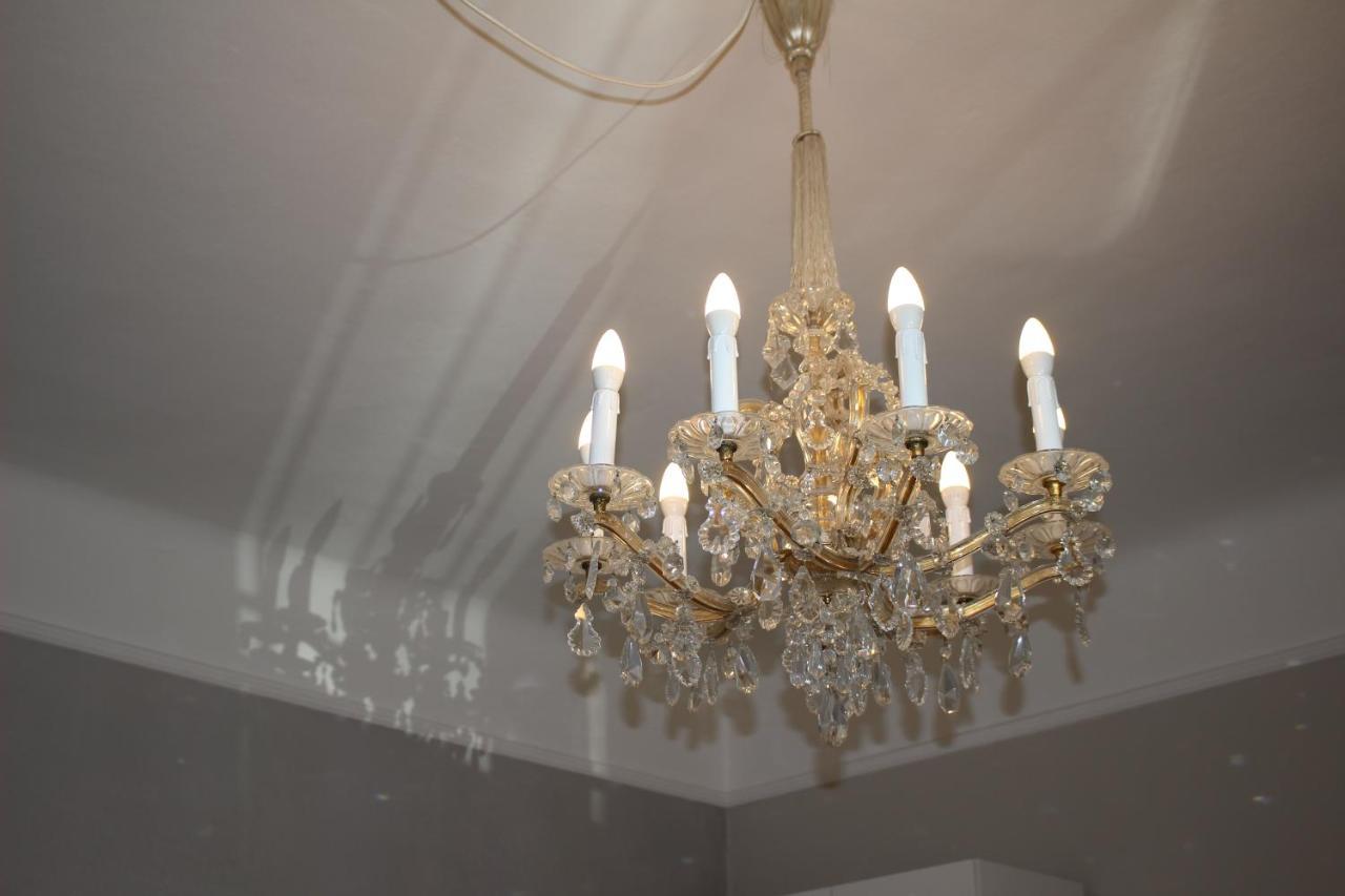 White Flat By Grazrentals With Cool Location & Free Parking Bagian luar foto
