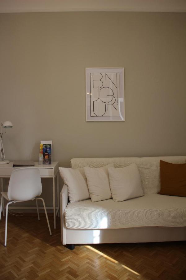 White Flat By Grazrentals With Cool Location & Free Parking Bagian luar foto