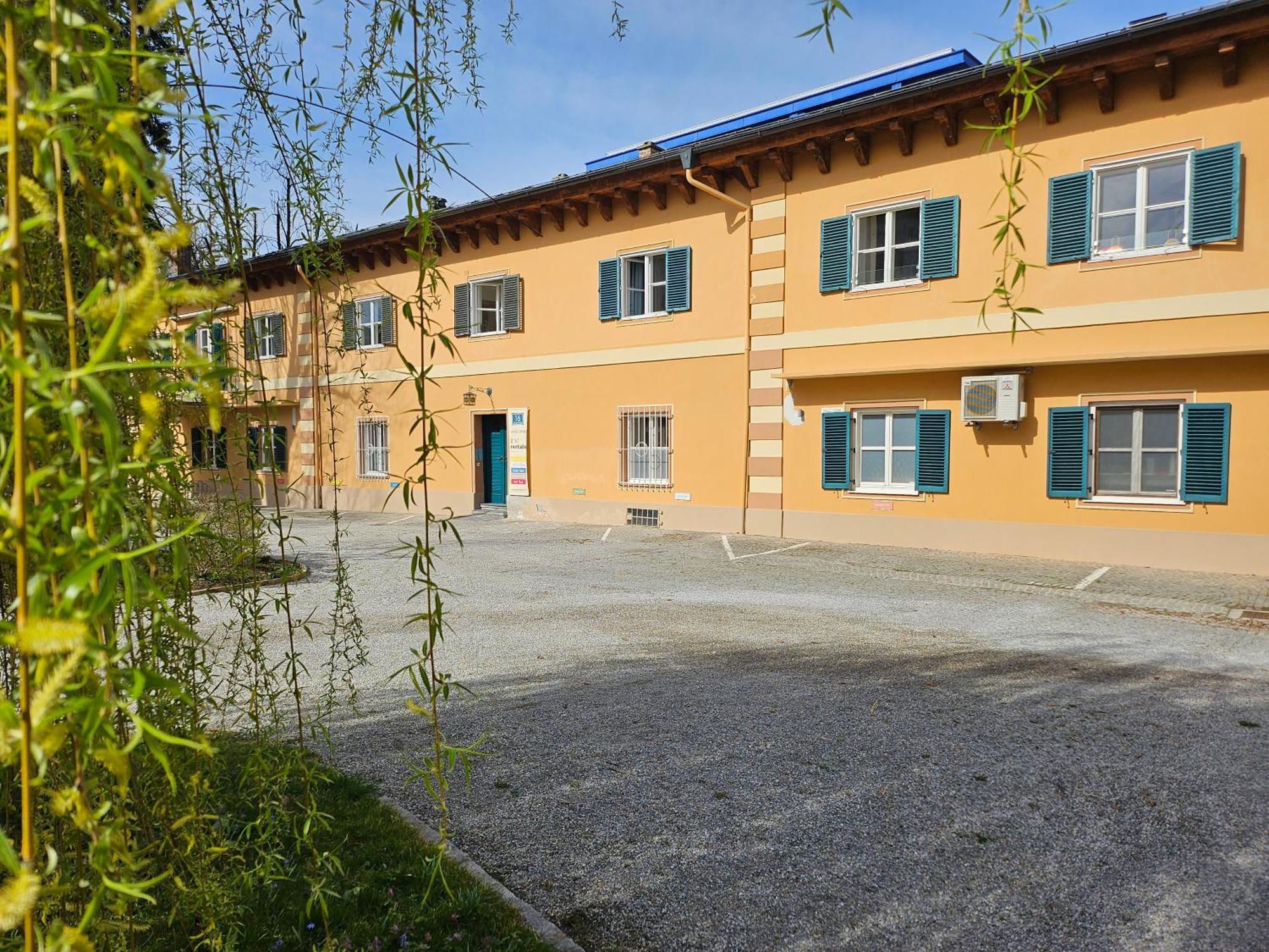 White Flat By Grazrentals With Cool Location & Free Parking Bagian luar foto